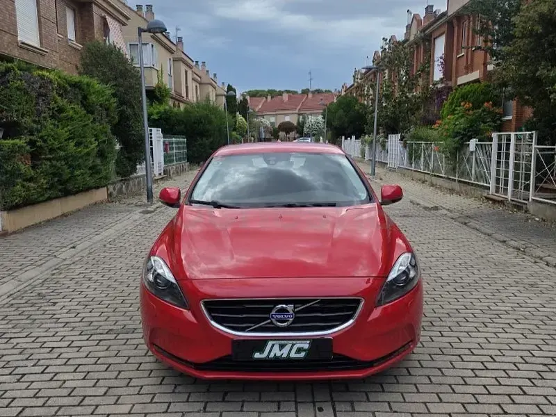 Usado Volvo V40 Momentum 115 CV (84 kW) 2015 Rojo Berlina