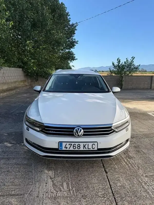 Usado VW Passat Exclusive 150 CV (110 kW) 2018 Blanco Familiar