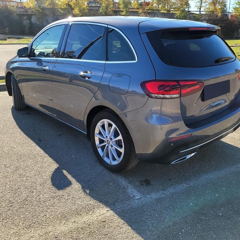 Usado Mercedes B200 156 CV (114 kW) 2019 Gray Utilitario