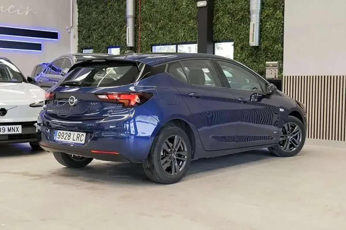 Używany Opel Astra Design & Tech 122 KM (89 kW) 2021 Niebieski Hatchback