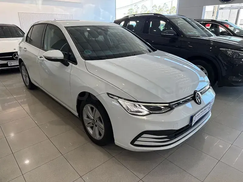 Usado VW Golf VIII Life 130 CV (95 kW) 2023 Blanco Berlina