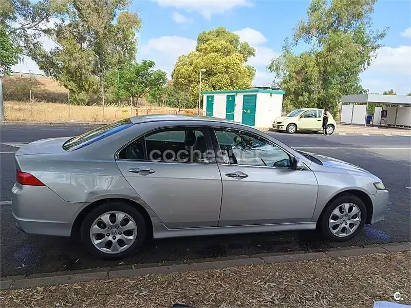 Usado Honda Accord Sport 140 CV (102 kW) 2007 Gris / plata Familiar