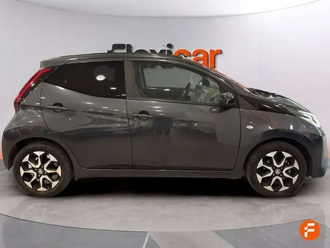 Usado Toyota Aygo X-wave 72 CV (52 kW) 2020 Negro Utilitario