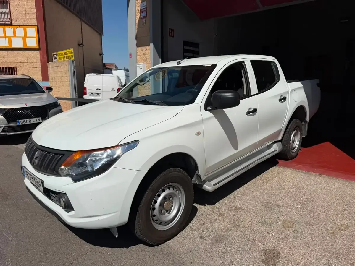Usado Mitsubishi L200 154 CV (113 kW) 2017 Blanco Pickup/Camioneta