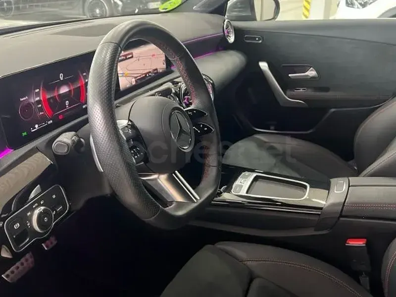 Usado Mercedes A200 150 CV (110 kW) 2024 Gris / plata Berlina