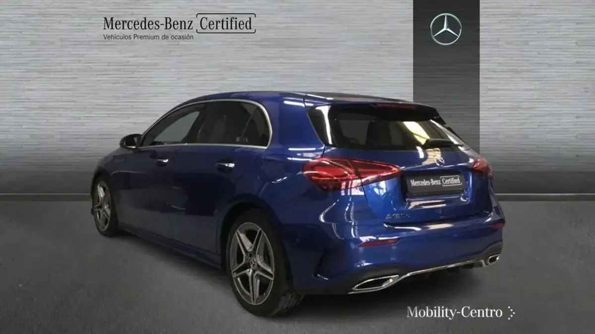 Usado Mercedes A180 116 CV (85 kW) 2024 Azul espectra Berlina