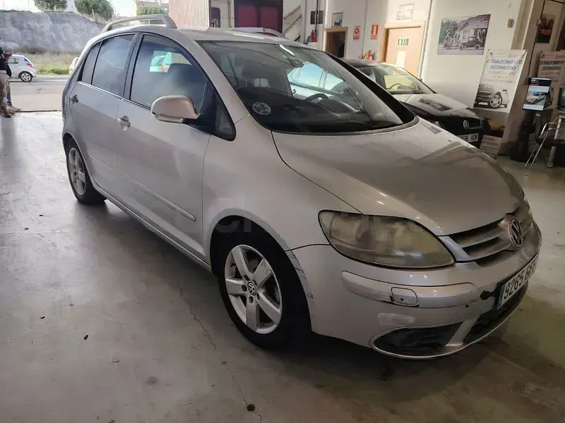 Usado VW Golf Plus Cross Highline 140 CV (102 kW) 2008 Gris / plata Monovolumen