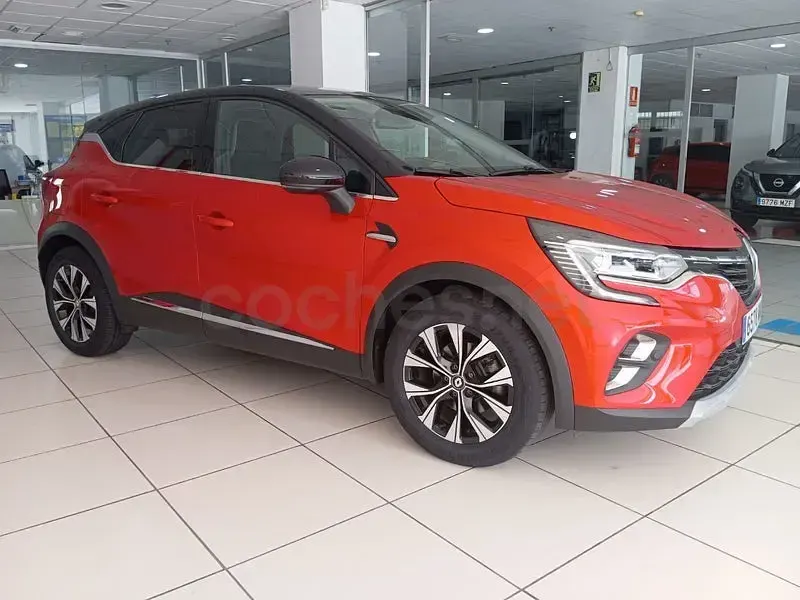 Usado Renault Captur Techno 145 CV (106 kW) 2024 Rojo SUV