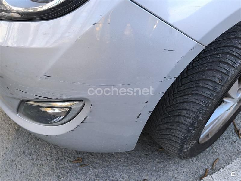 Usado Hyundai ix20 Comfort 77 CV (56 kW) 2011 Gris / plata Utilitario