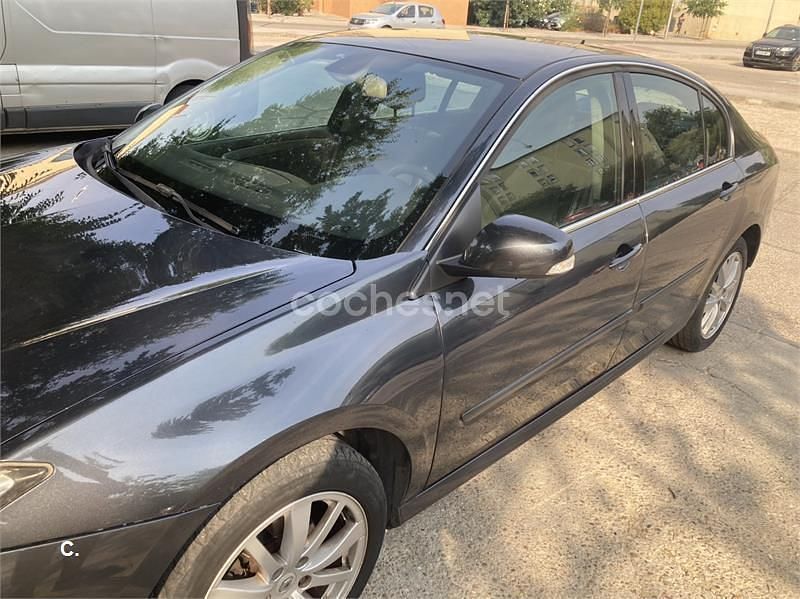 Gris / plata Usado 2012 Renault Laguna III Dynamique Berlina | 4750 € (Precio justo) - Imagen 1/4