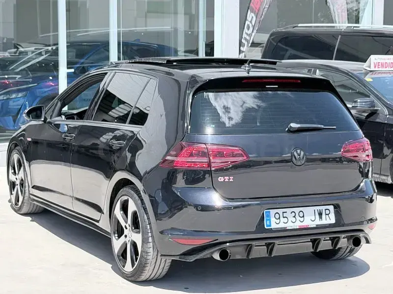 Usado VW Golf VII GTI 230 CV (169 kW) 2017 Negro Berlina