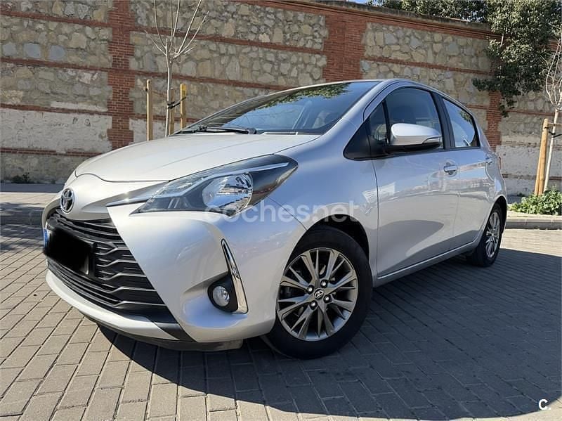 Usado Toyota Yaris City 69 CV (50 kW) 2019 Gris / plata Berlina
