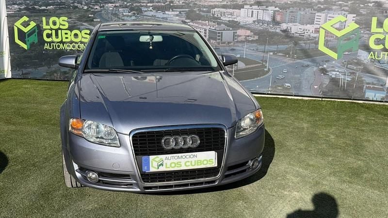 Usado Audi A4 Premium 140 CV (102 kW) 2004 Gris Berlina