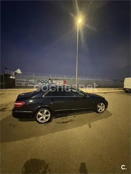 Usado Mercedes E220 Avantgarde 170 CV (125 kW) 2013 Azul Familiar