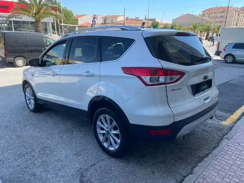 Usado Ford Kuga Trend 150 CV (110 kW) 2016 Blanco SUV