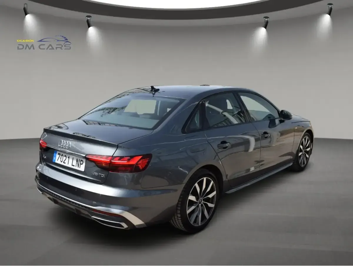 Usado Audi A4 Ambiente 136 CV (100 kW) 2021 Gris Berlina