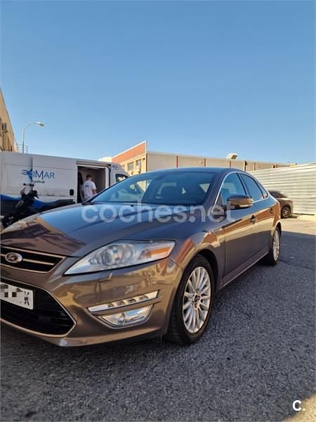 Usado Ford Mondeo Titanium 163 CV (119 kW) 2013 Marrón Berlina