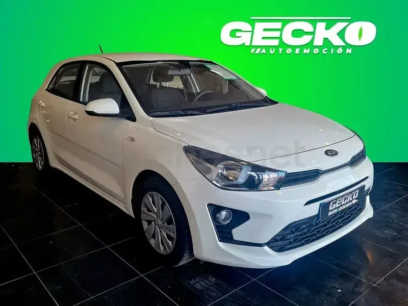 Usado Kia Rio 84 CV (61 kW) 2021 Blanco Berlina