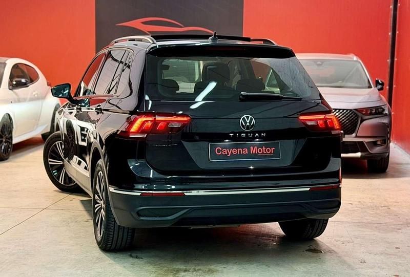 Usado VW Tiguan Life 150 CV (110 kW) 2021 Negro SUV