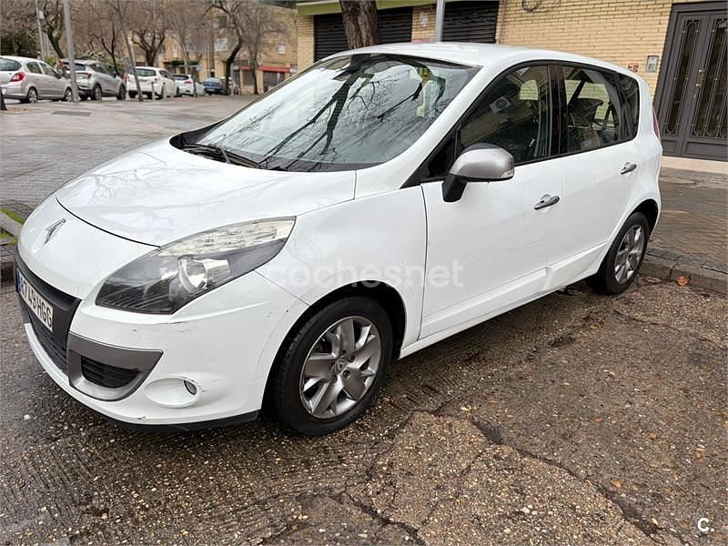 Usado Renault Scénic III Authentique 110 CV (80 kW) 2011 Blanco Monovolumen