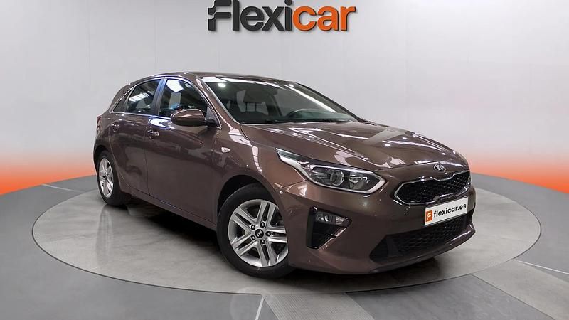 Usado Kia Ceed 140 CV (102 kW) 2020 Marrón Utilitario