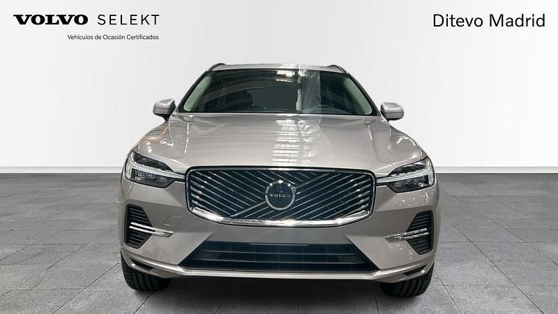 Usado Volvo XC60 Core 350 CV (257 kW) 2025 Gris / plata SUV