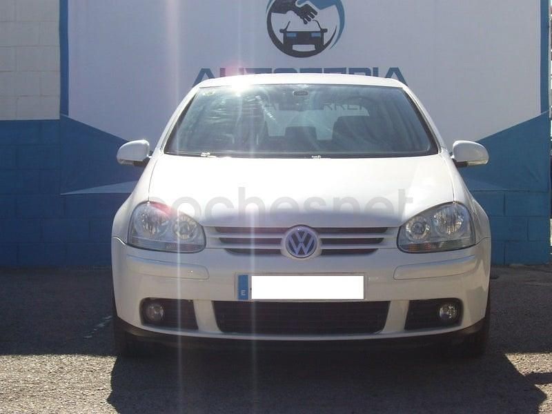 Usado VW Golf IV Highline 115 CV (84 kW) 2005 Gris / plata Berlina