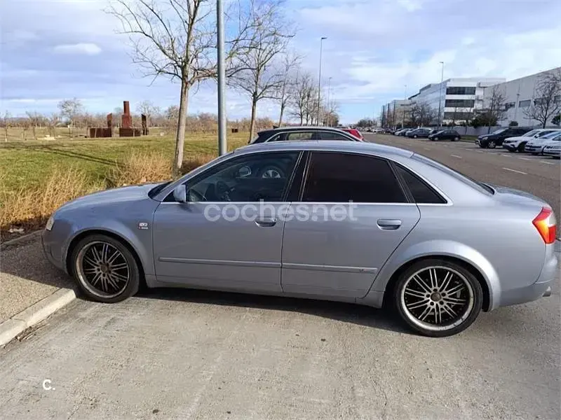 Usado Audi A4 163 HP (119 kW) 2004 Cinzento Sedan