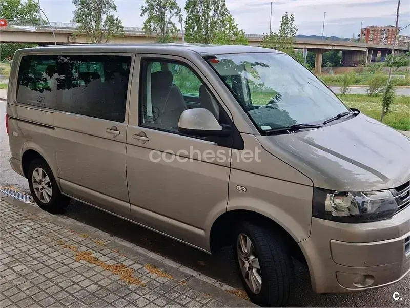 Usado VW Multivan 114 CV (83 kW) 2012 Gris / plata Monovolumen