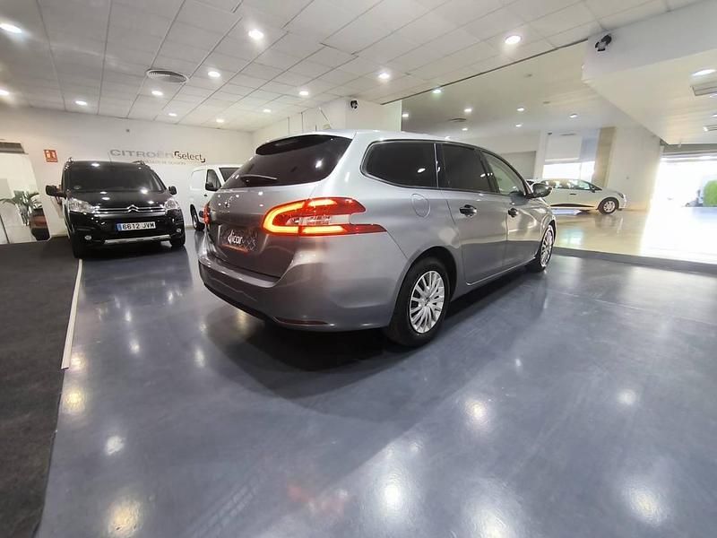 Usado Peugeot 308 Access 100 CV (73 kW) 2016 Gris Familiar