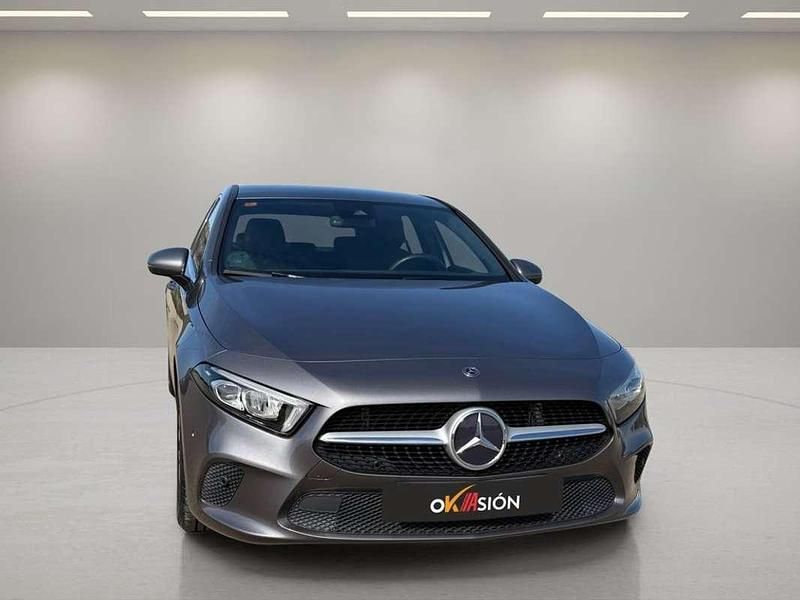 Usado Mercedes A180 136 CV (100 kW) 2019 Gris Utilitario