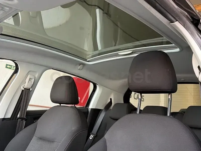 Usado Peugeot 208 Style 82 CV (60 kW) 2018 Negro Utilitario