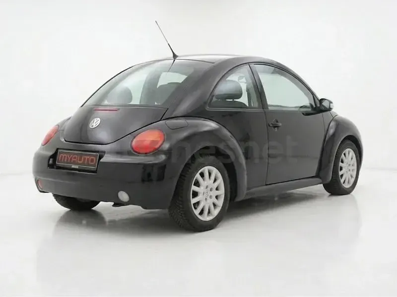Begagnad VW New Beetle 102 HK (75 kW) 2006 Svart Halvkombi