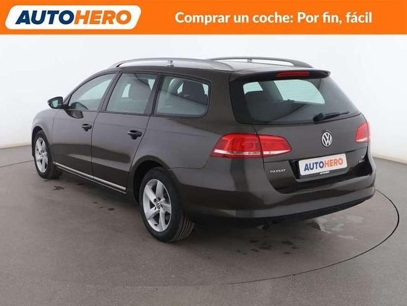 Usado VW Passat 105 CV (77 kW) 2013 Marrón Familiar
