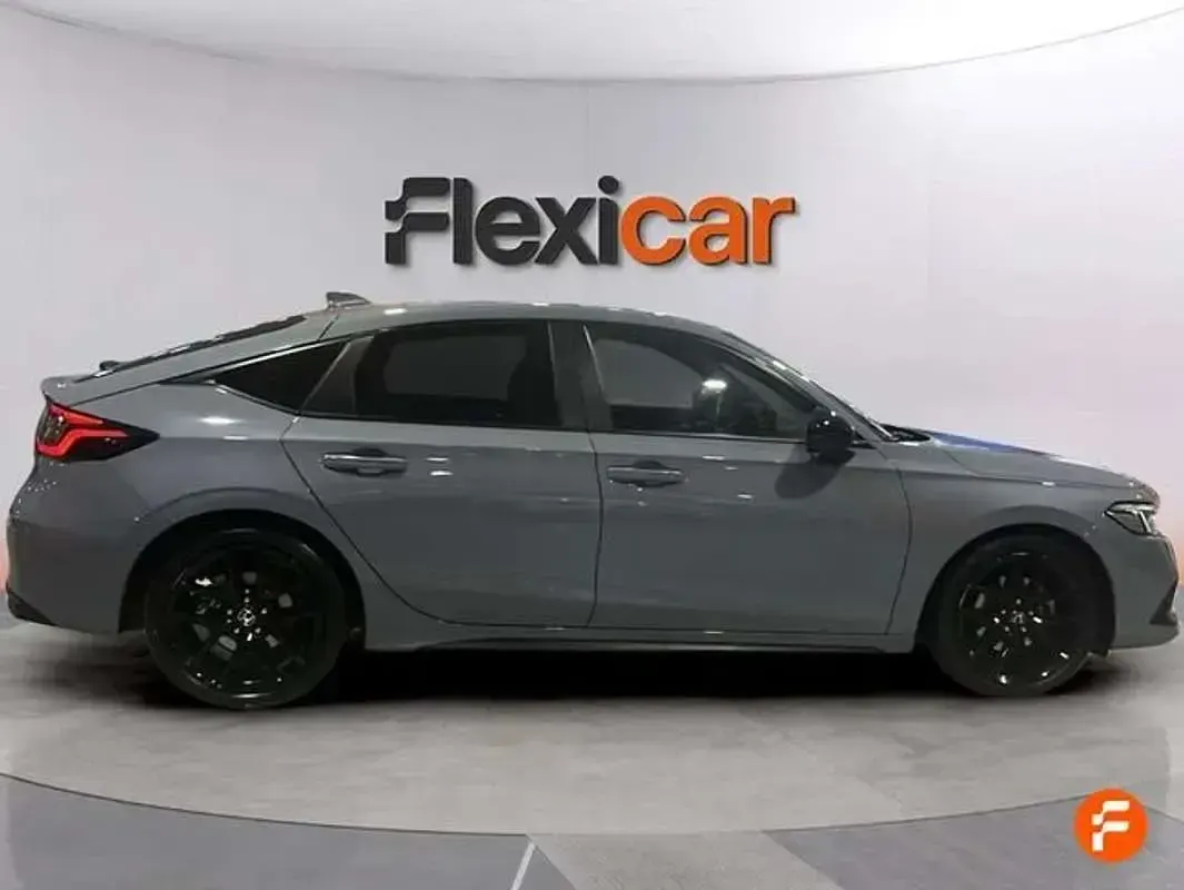Usado Honda Civic Elegance 184 CV (135 kW) 2024 Gris Utilitario