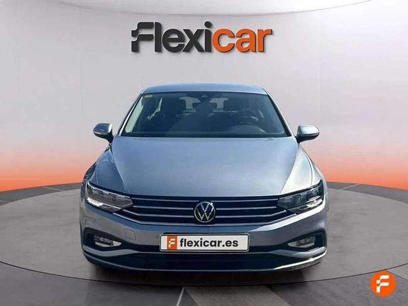Usado VW Passat Business 122 CV (89 kW) 2020 Gris Berlina