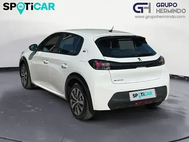 Usado Peugeot e-208 Active 100 kW (136 CV) 2023 Blanco Utilitario