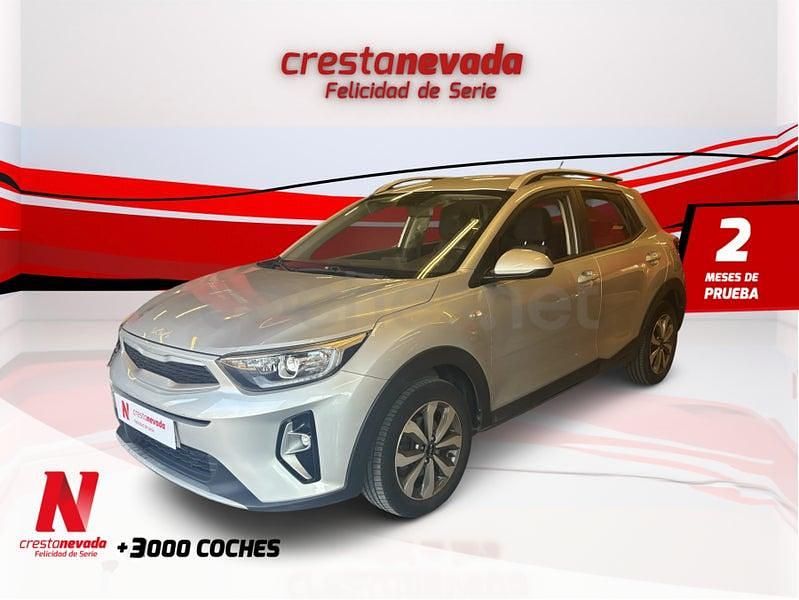 Usado Kia Stonic 100 CV (73 kW) 2022 Gris / plata SUV