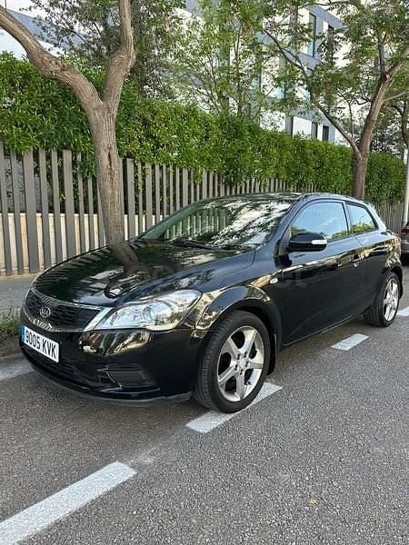 Używany Kia Ceed Active 128 KM (94 kW) 2011 Czarny Hatchback