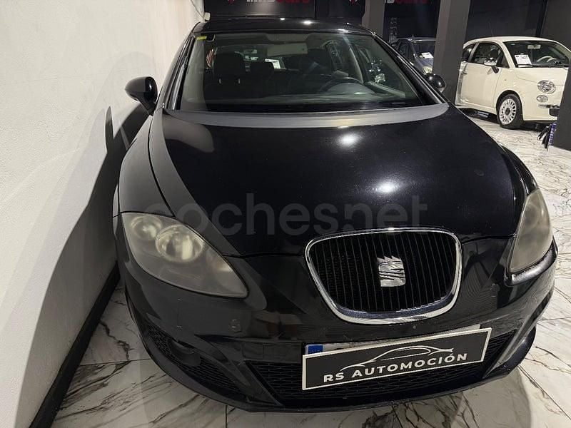 Usado Seat Leon Style 122 CV (89 kW) 2014 Negro Berlina