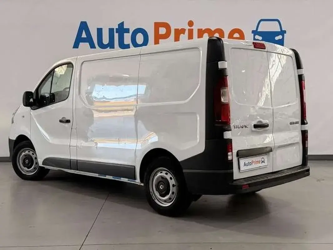 Usado Renault Trafic 120 CV (88 kW) 2020 Blanco Monovolumen