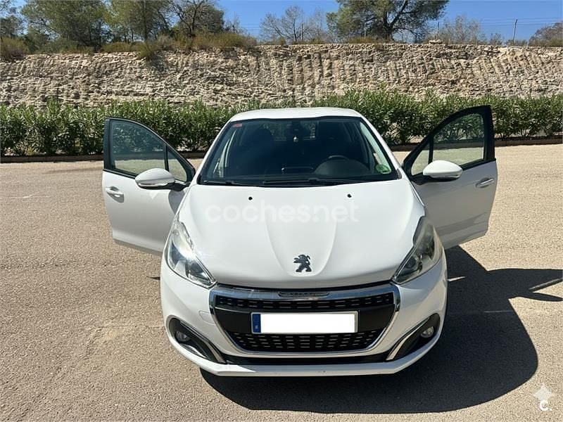 Usado Peugeot 208 110 CV (80 kW) 2019 Blanco Utilitario
