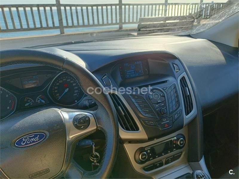 Gris / plata Usado 2013 Ford Focus Trend Berlina | 5500 € (Buen precio) - Imagen 1/4
