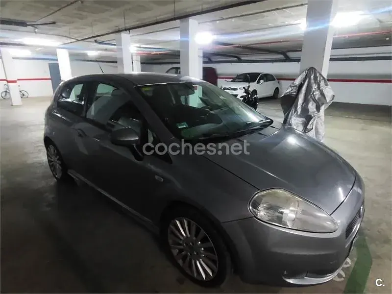 Usado Fiat Grande Punto Sport 95 CV (69 kW) 2008 Gris / plata Utilitario
