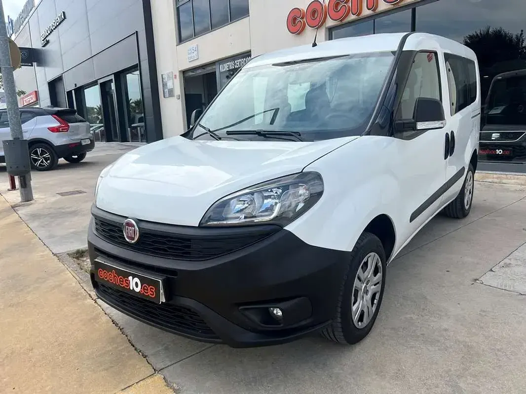 Usado Fiat Doblò 95 CV (69 kW) 2019 Blanco Monovolumen