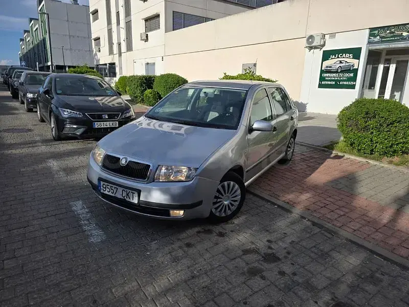 Usado Skoda Fabia Sport 101 CV (74 kW) 2004 Gris / plata Berlina