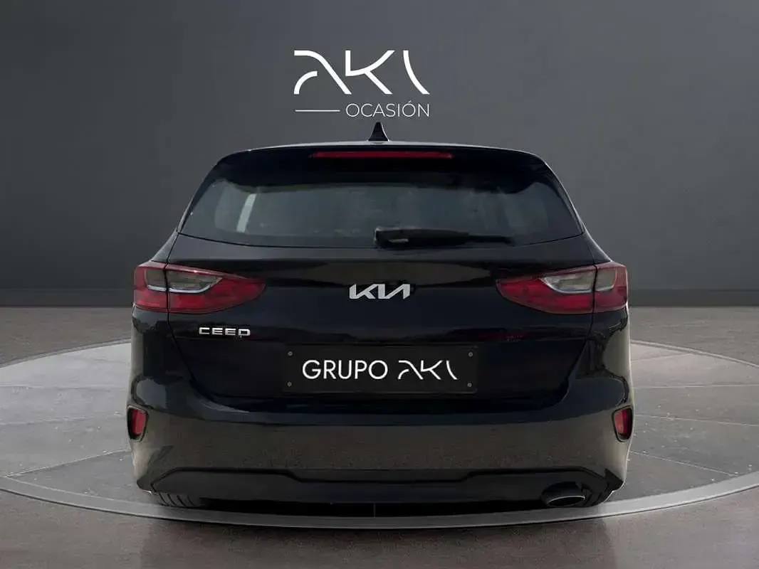 Usado Kia Ceed 101 CV (74 kW) 2025 Negro Utilitario