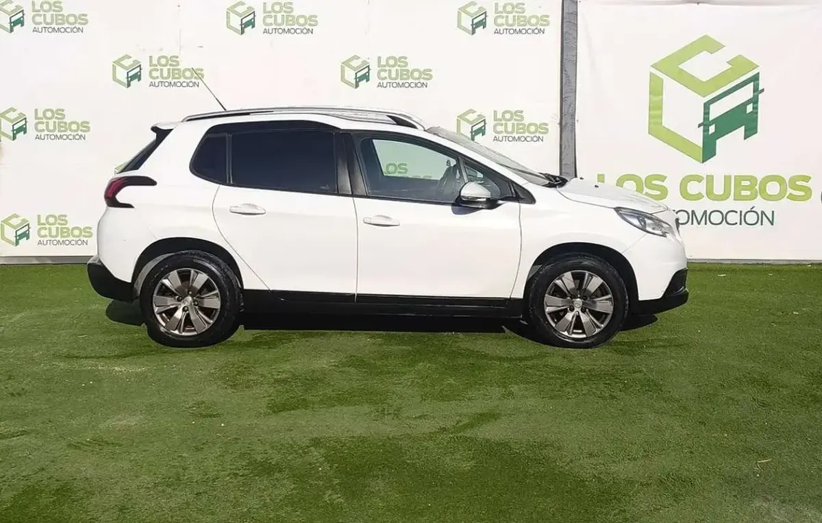 Usado Peugeot 2008 Allure 110 CV (80 kW) 2016 Blanco SUV