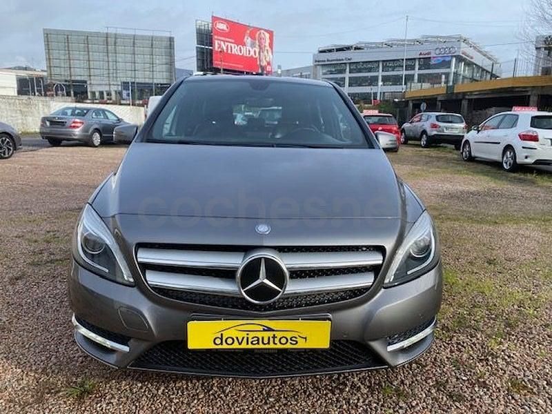 Usado Mercedes B180 109 CV (80 kW) 2013 Gris / plata Monovolumen