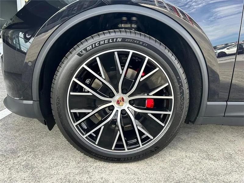 Begagnad Porsche Macan 379 kW (516 HK) 2025 Svart SUV